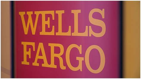 wells fargo bank open on veterans day